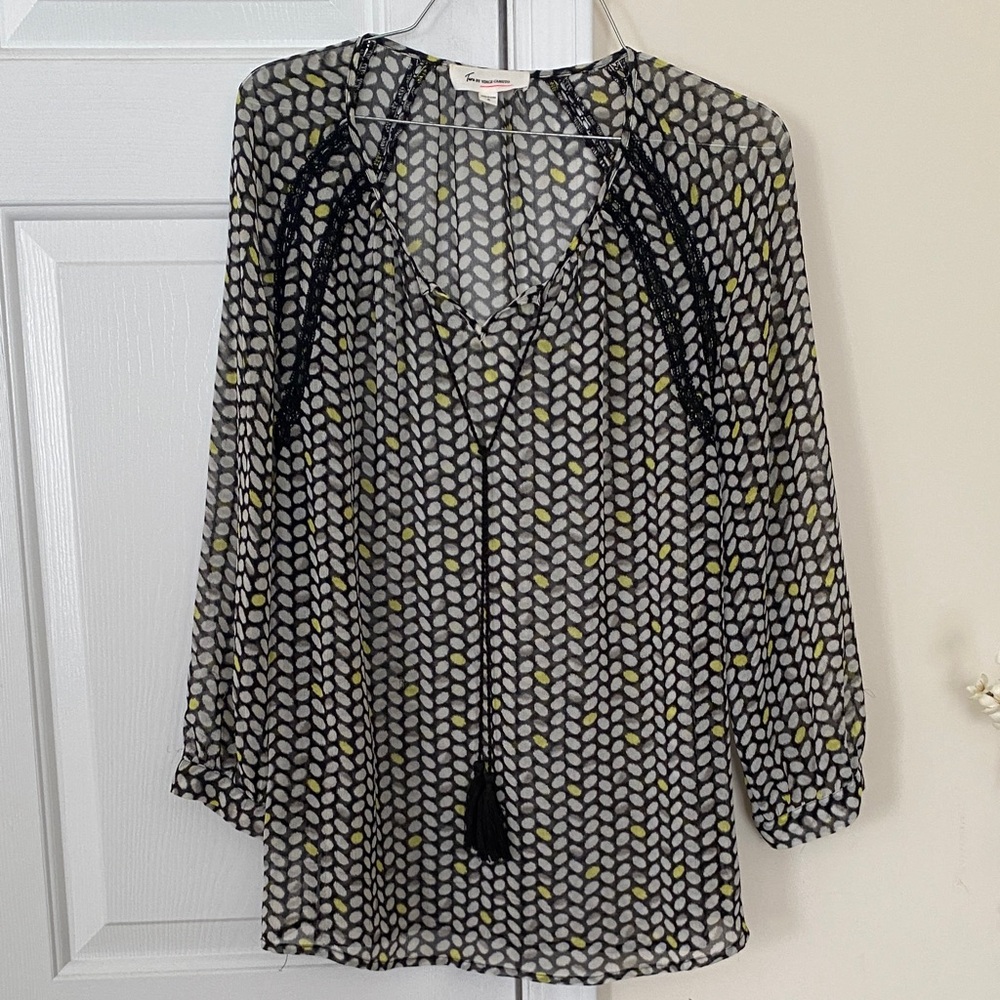 Two by Vince Camuto Black and Yellow Patterned Blouse